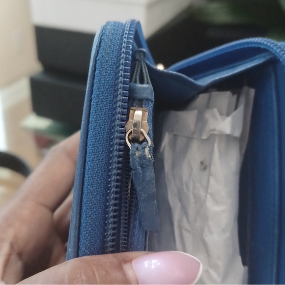 CHANEL Zip Wallet. EUC - Picture 8 of 13